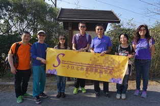 The photograph shows the staff of the Sales of First-hand Residential Properties Authority taking part in the 2016/17 Hong Kong and Kowloon Walk for Millions of the Community Chest on 8 January 2017.